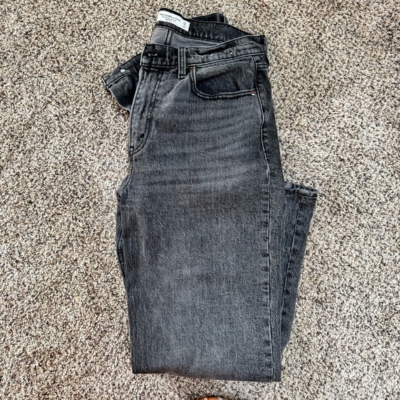 Abercrombie & Fitch The Vintage Straight High Rise Jeans - Picture 6 of 7